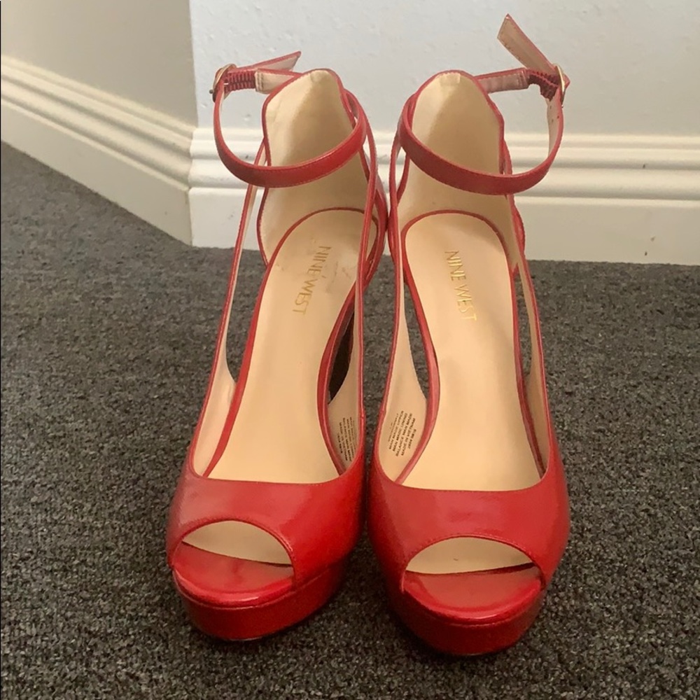 Red Nine West peep toe heels 👠